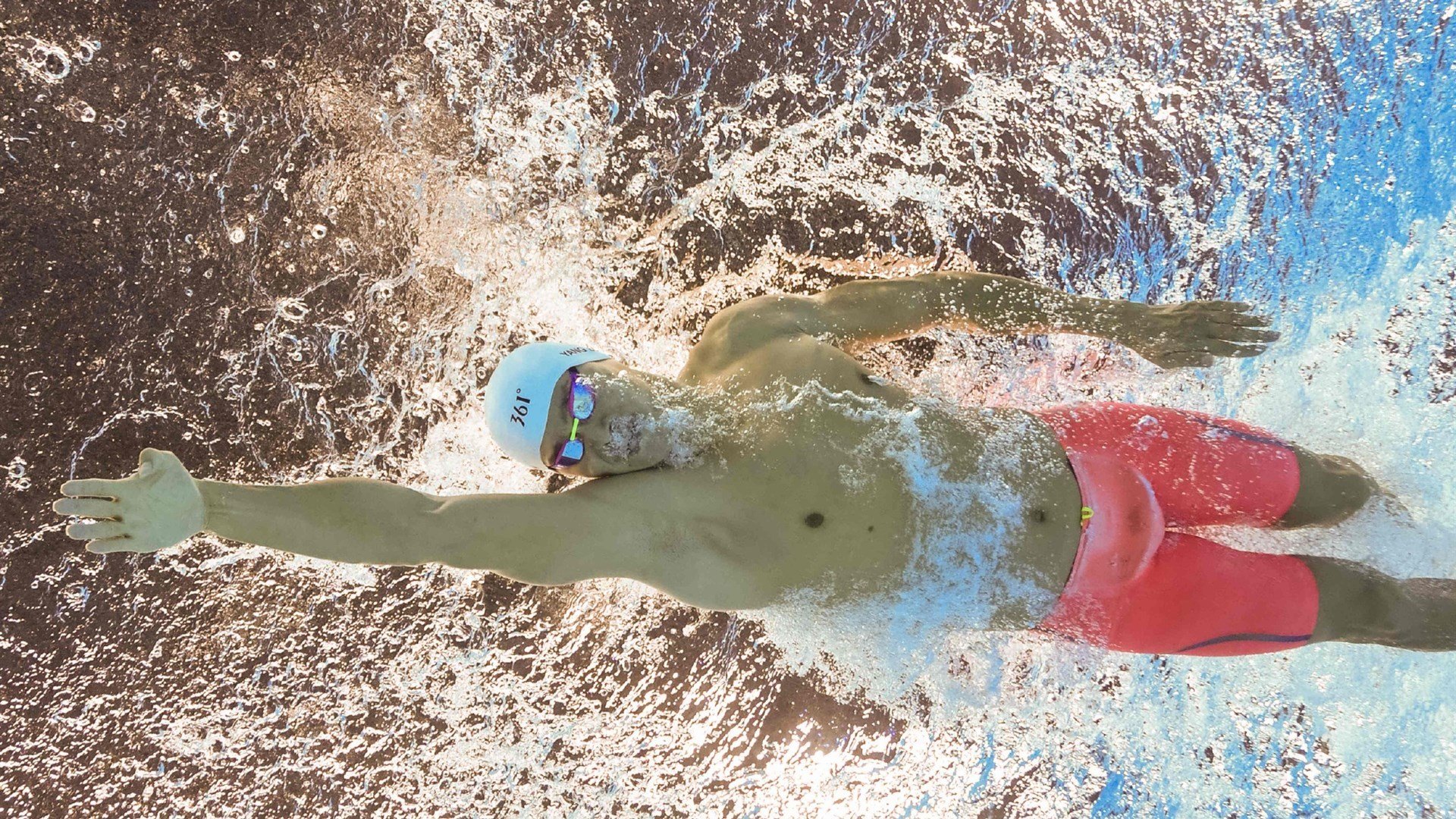 世界杯小组赛第二轮：乌拉圭3比0横扫小组对手 苏亚雷斯助攻帽子戏法